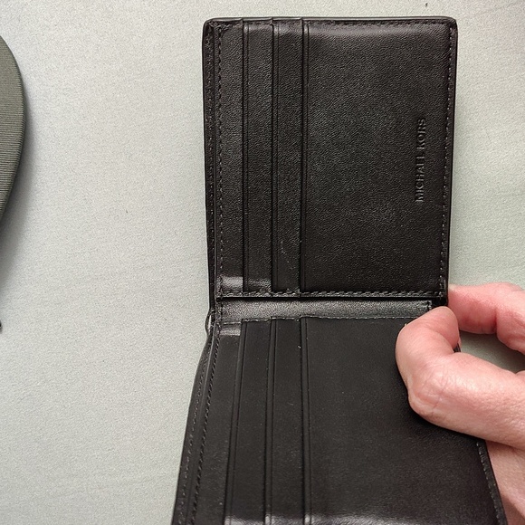 Michael kors men's wallet - Picture 2 of 2